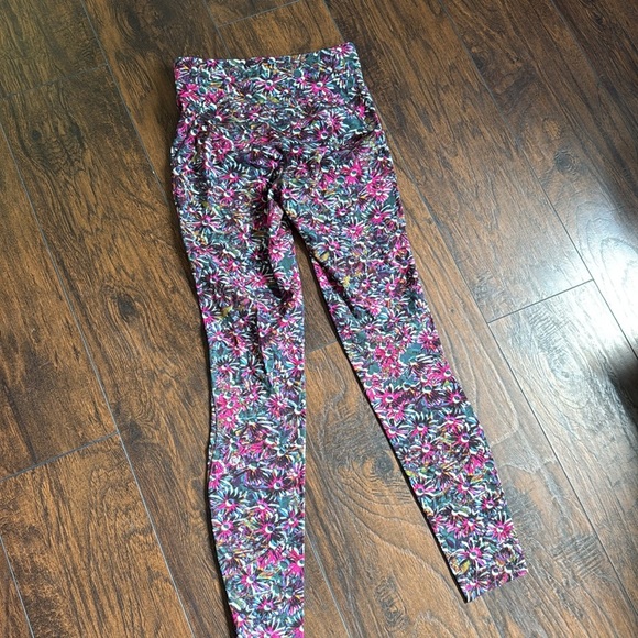 Lululemon leggings size 6 floral (RP15) - Picture 6 of 6